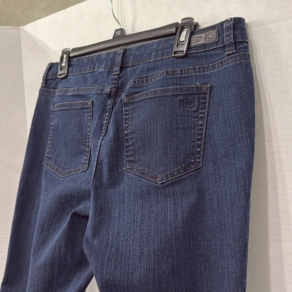 Liz Claiborne Dark Blue Wash Classic Fit Bootcut Jeans Size 12 Inseam 31.5 - Picture 8 of 9